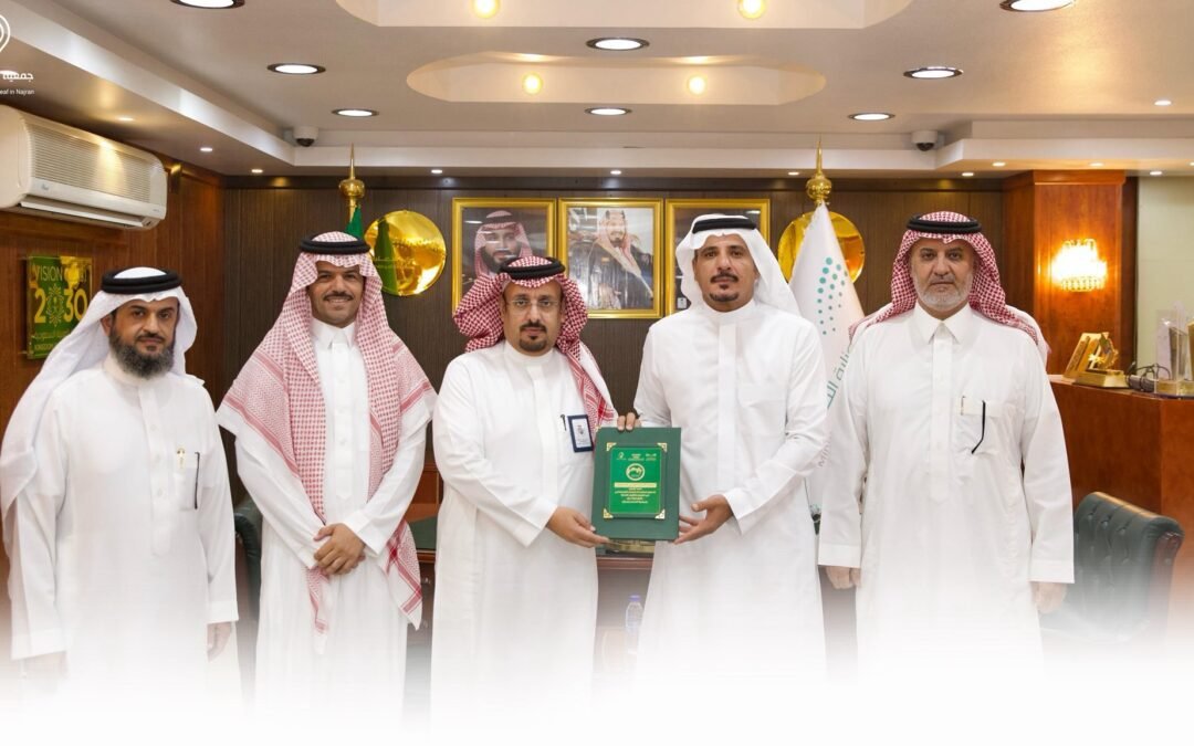 جمعية الصم بنجران يقدمون التقرير الختامي لأسبوع الأصم العربي الخمسون لسعادة مدير تعليم نجران